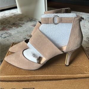 Brand new Bella Vita Diana pumps